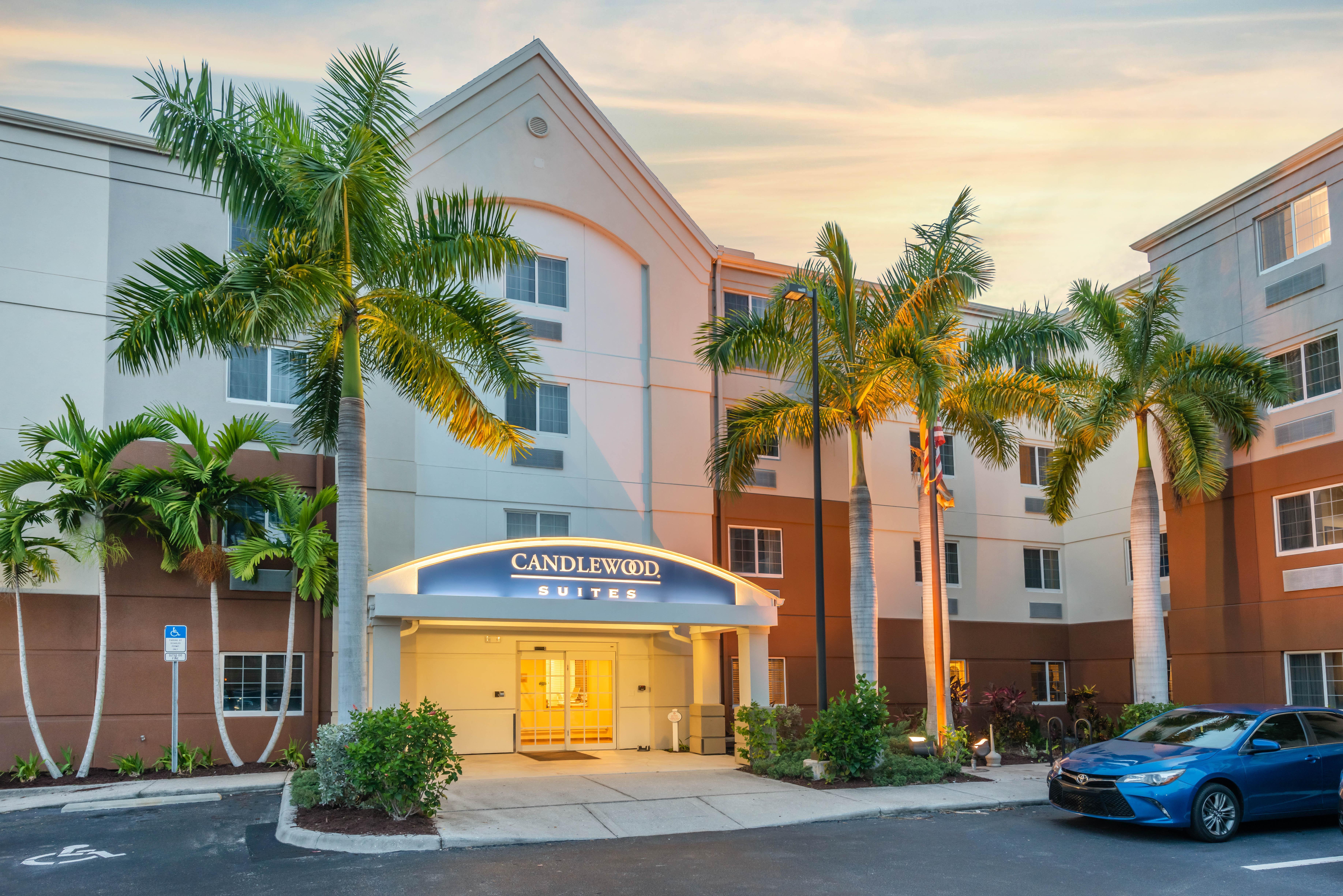 Candlewood Suites Fort Myers/Sanibel Gateway, An Ihg Hotel Bagian luar foto